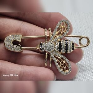 Luxury Fuil Cyrstal Gold Color Bee Brooches For Woman.Shiny Hollow Bee🐝 Brooch